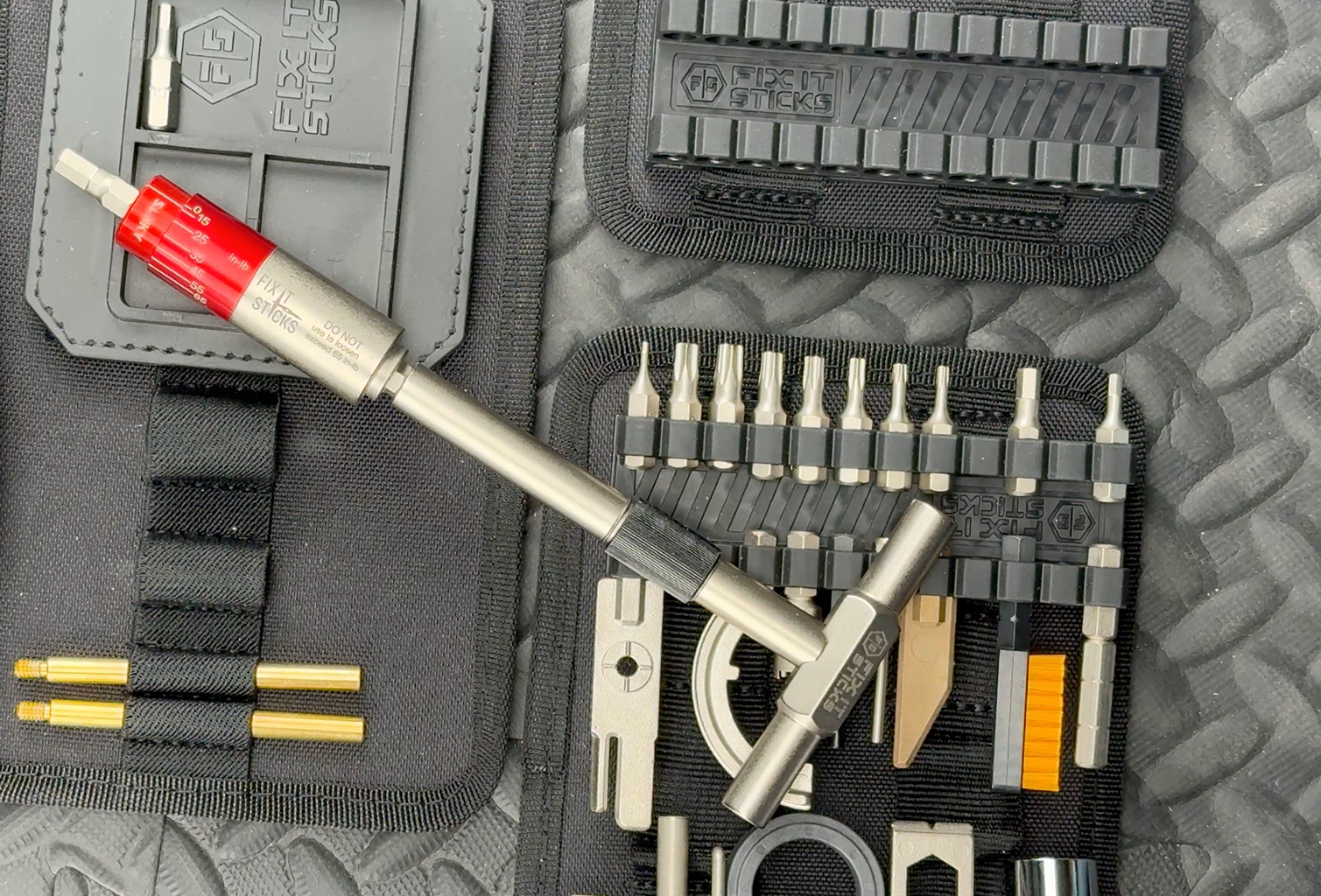 zestaw narzędzi Fix It Sticks The Works w walizce + all in one torque driver